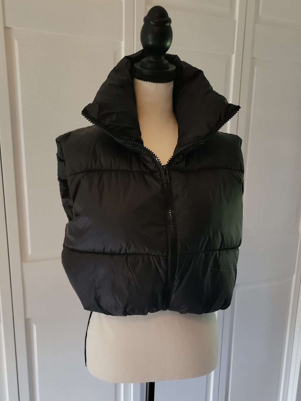 Black Puffer Vest Crop Jacket, Womans